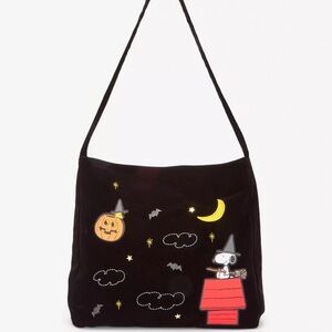 Her Universe Peanuts Snoopy Woodstock Halloween Hobo
Bag